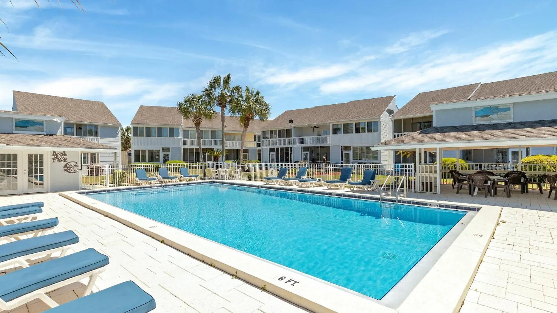 Pelican Beach 2011- By Holiday Isle Properties Destin Apartment
