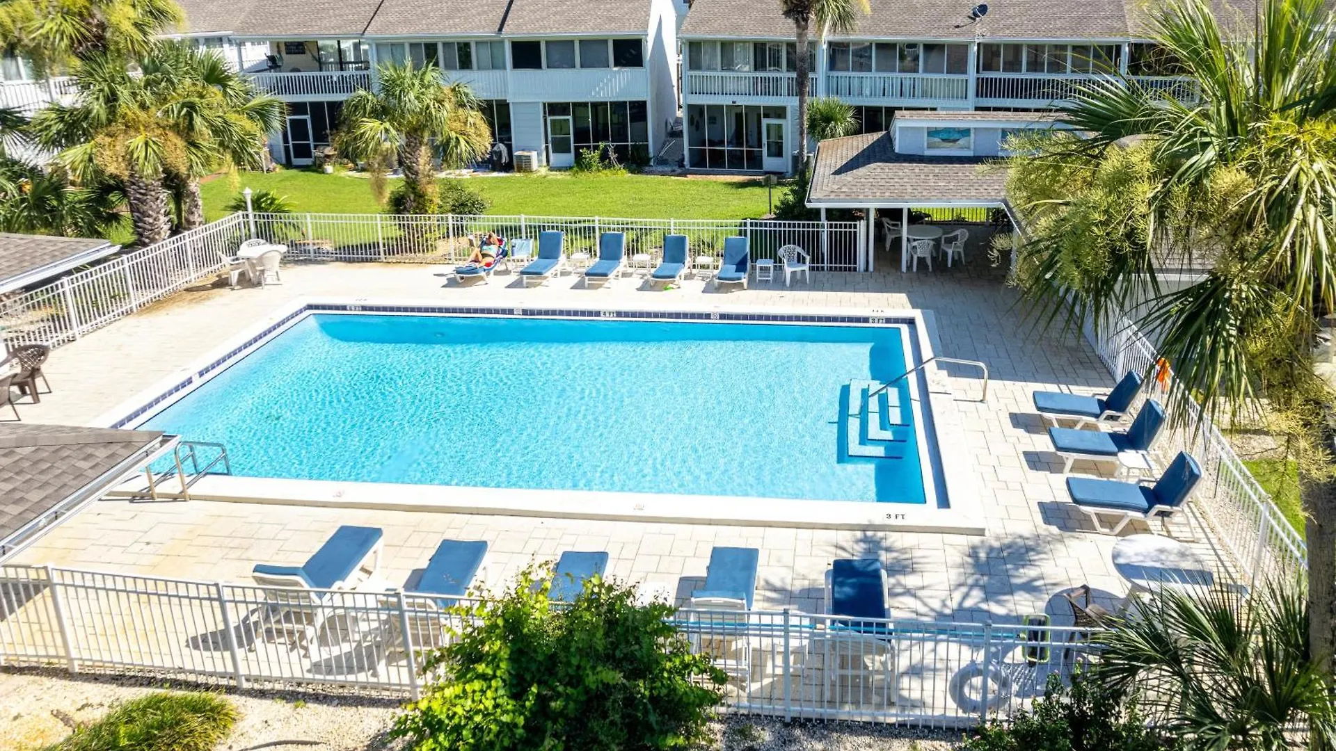 Pelican Beach 2011- By Holiday Isle Properties Destin Apartment