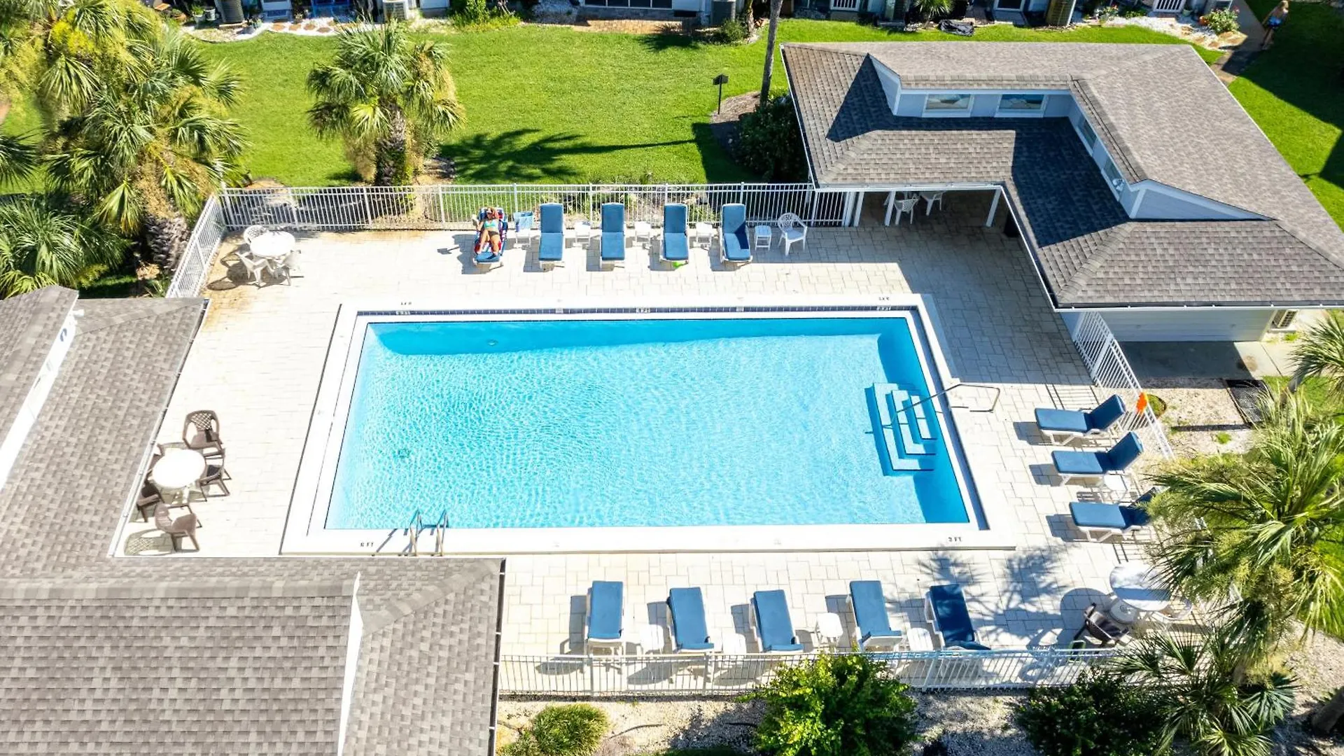 Pelican Beach 2011- By Holiday Isle Properties Destin